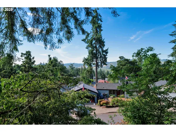 $429,000 | 7025 Glacier Drive, Springfield, OR 97478