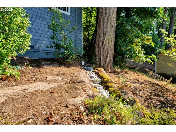 $429,000 | 7025 Glacier Drive, Springfield, OR 97478