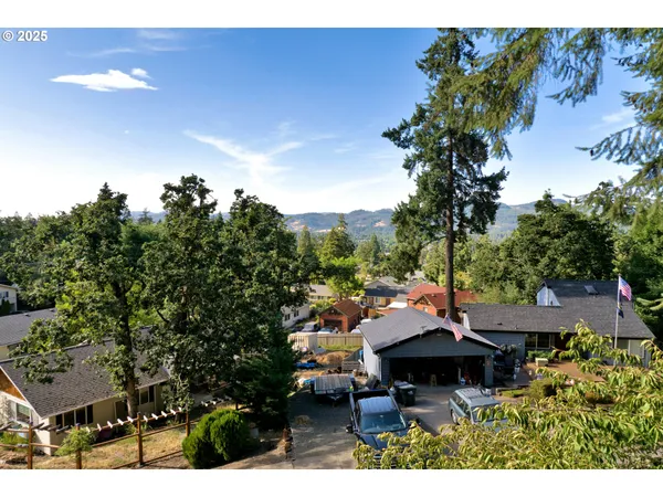 $429,000 | 7025 Glacier Drive, Springfield, OR 97478