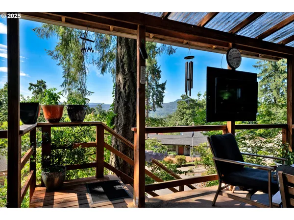 $429,000 | 7025 Glacier Drive, Springfield, OR 97478