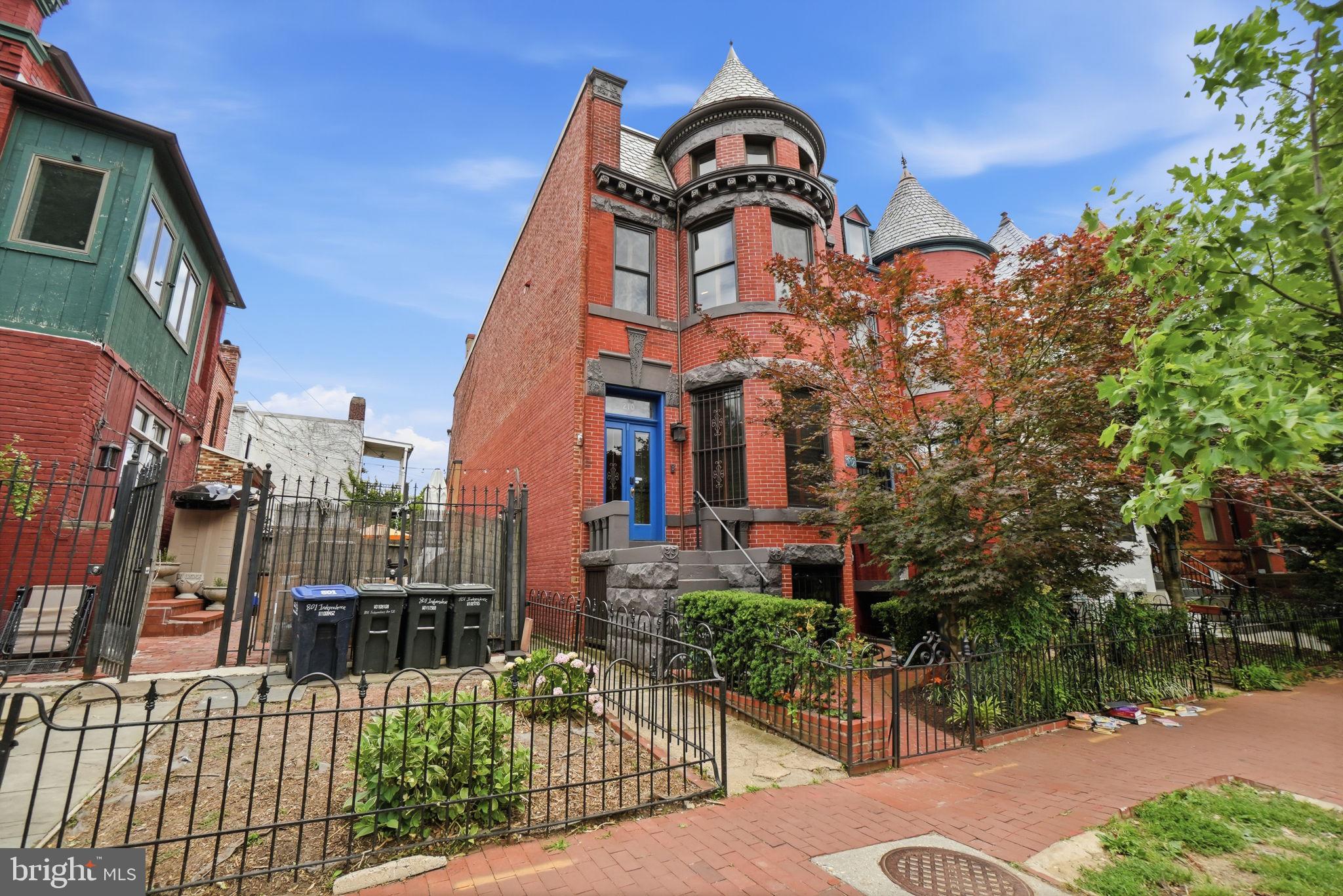 210 8th Street Southeast Washington, DC 20003 - Photo 3 of 43