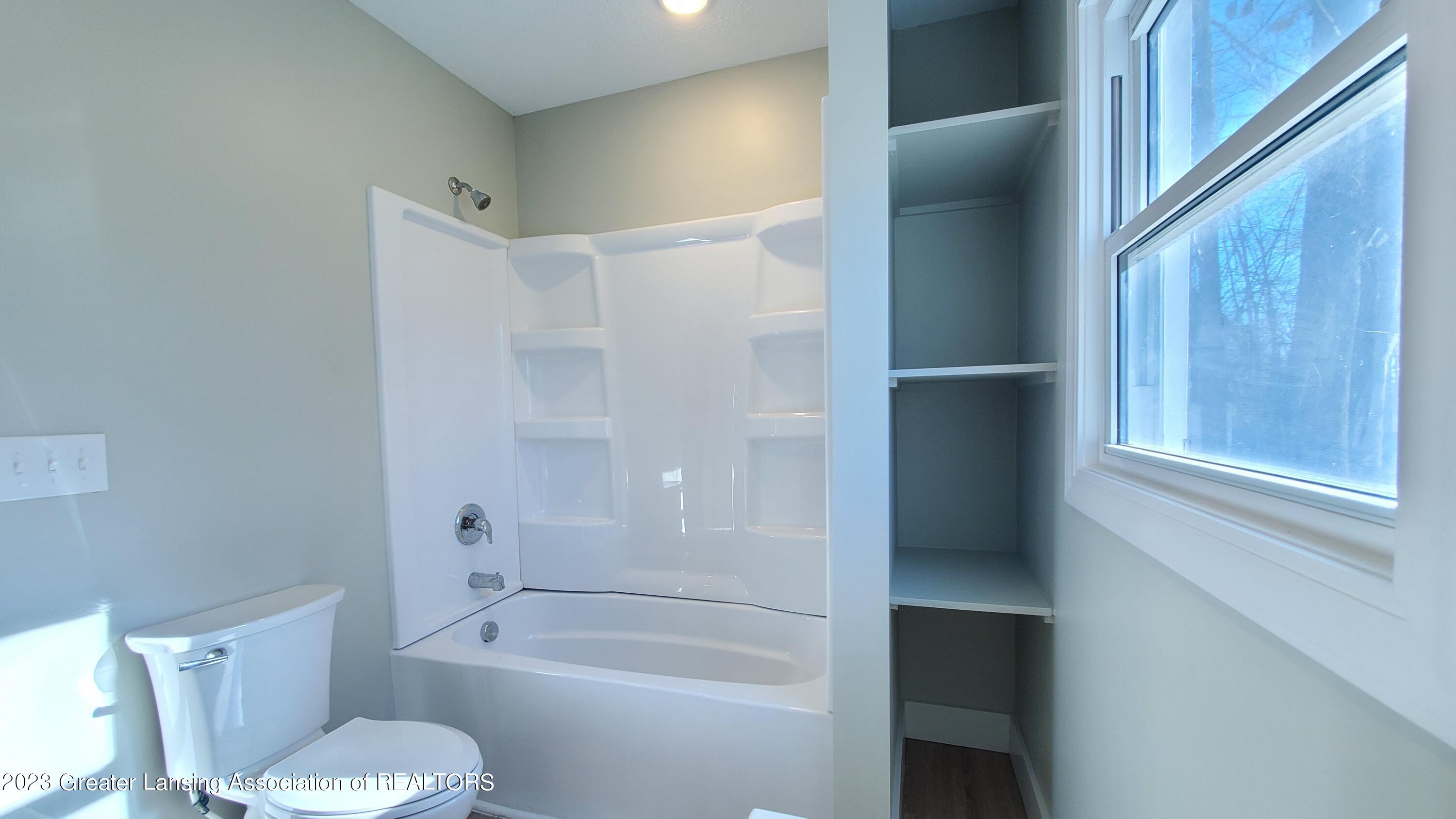 927 Pierce Road Lansing, MI 48910 - Photo 15 of 27 20231119_112827
