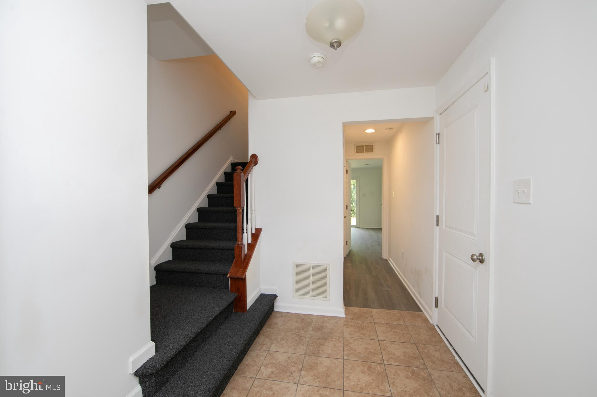 205 Emerson Court Clementon, NJ 08021 - Photo 3 of 37