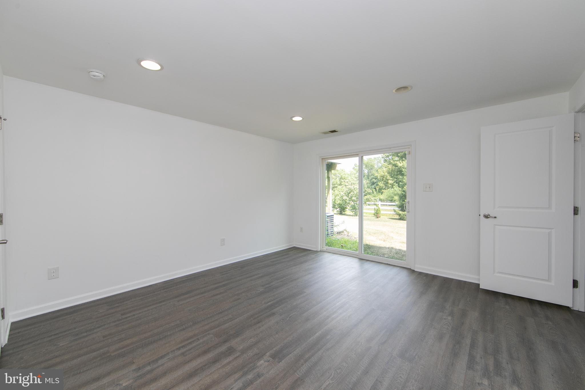 205 Emerson Court Clementon, NJ 08021 - Photo 4 of 37