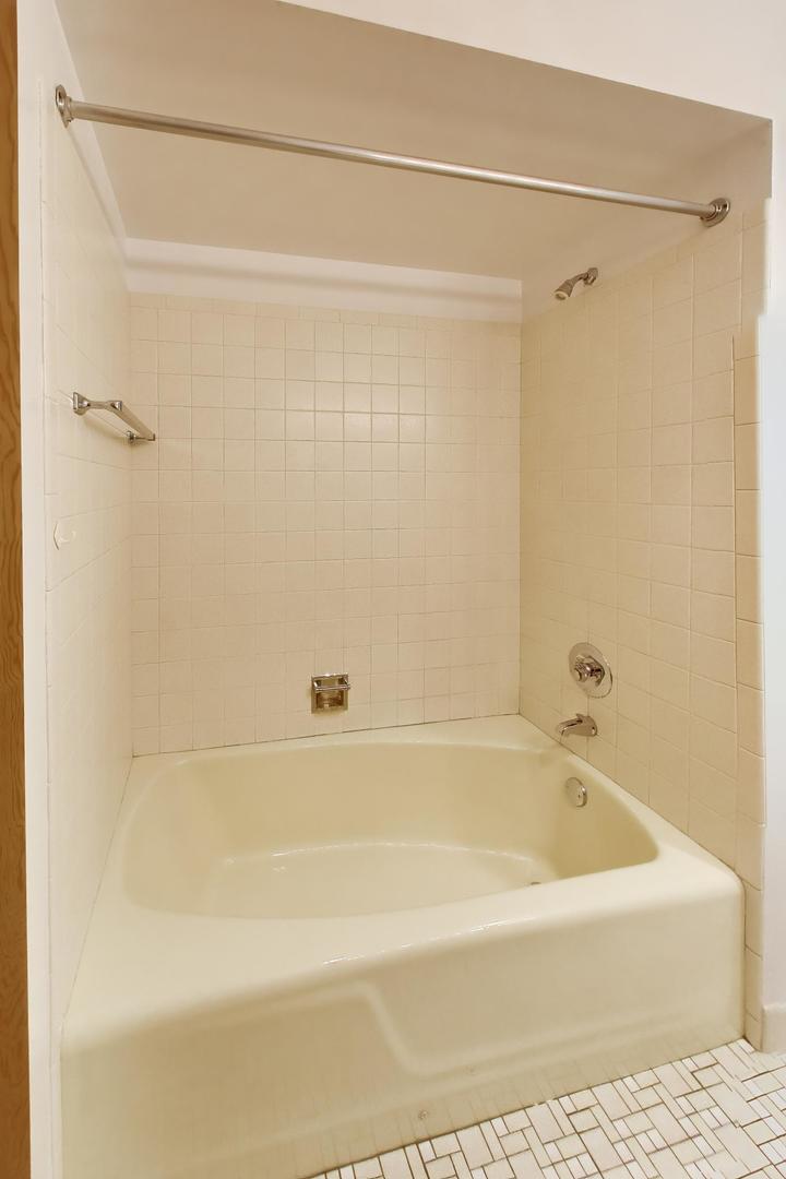 200 North Maple Street Mount Prospect, IL 60056 - Photo 22 of 36 Gallery Image 22