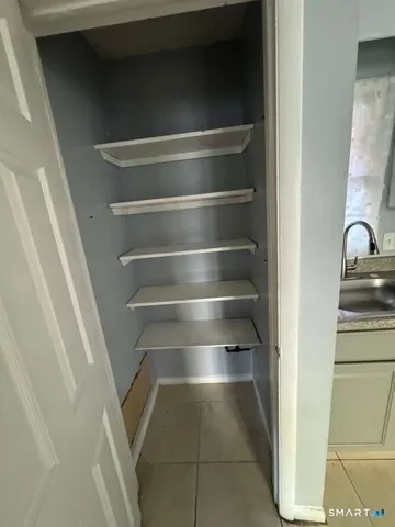 $1,300 | 240 Oak Street, Unit 9, Bridgeport, CT 06604