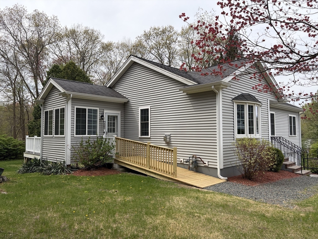 71 West Spring Street Avon, MA 02322 - Photo 4 of 41
