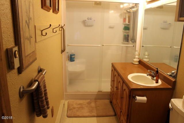 290 Camp 12 Loop Toledo, OR 97391 - Photo 28 of 29 Bath #2