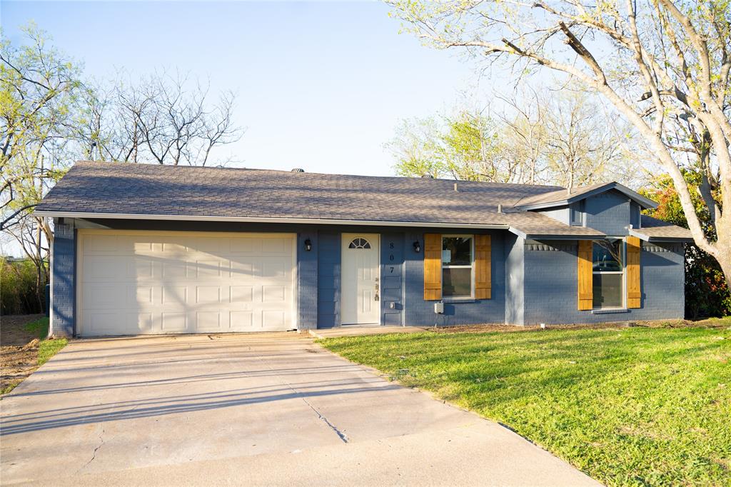 807 Crockett Street Midlothian, TX 76065 - Photo 2 of 27