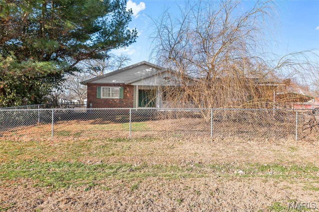 607 South Main Street Sorento, IL 62086 - Photo 2 of 30