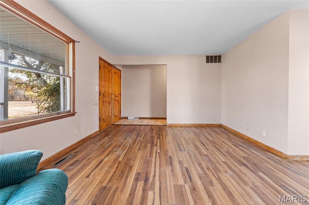 607 South Main Street Sorento, IL 62086 - Photo 25 of 30