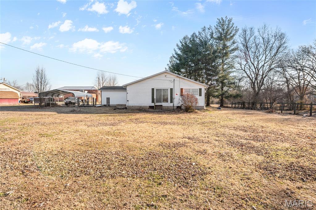 607 South Main Street Sorento, IL 62086 - Photo 4 of 30