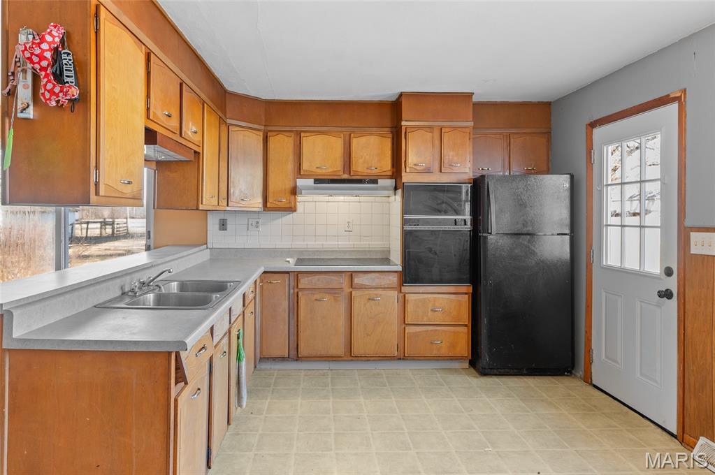 607 South Main Street Sorento, IL 62086 - Photo 8 of 30