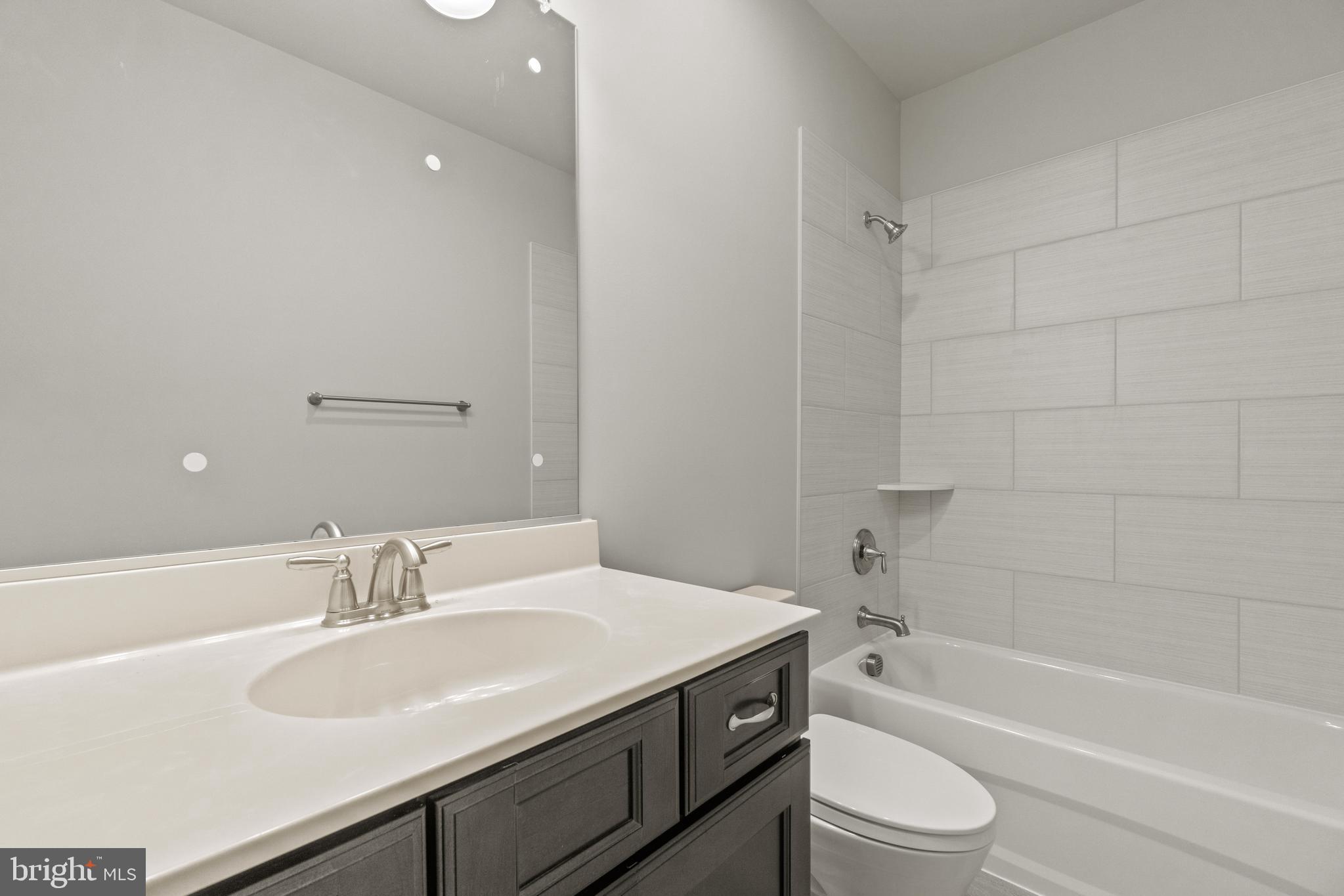 13741 Orlando Road Nokesville, VA 20181 - Photo 22 of 41 a bathroom with a sink toilet vanity and bathtub