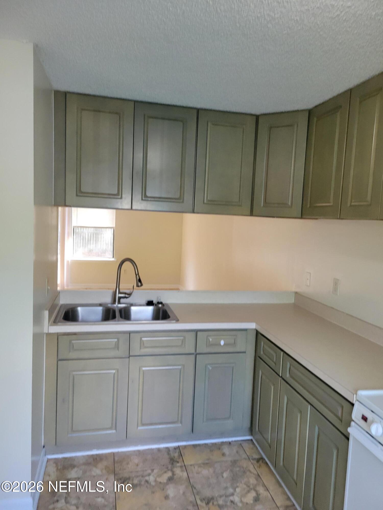 2192 Inwood Terrace, Unit 1 Jacksonville, FL 32207 - Photo 4 of 10 kitchen