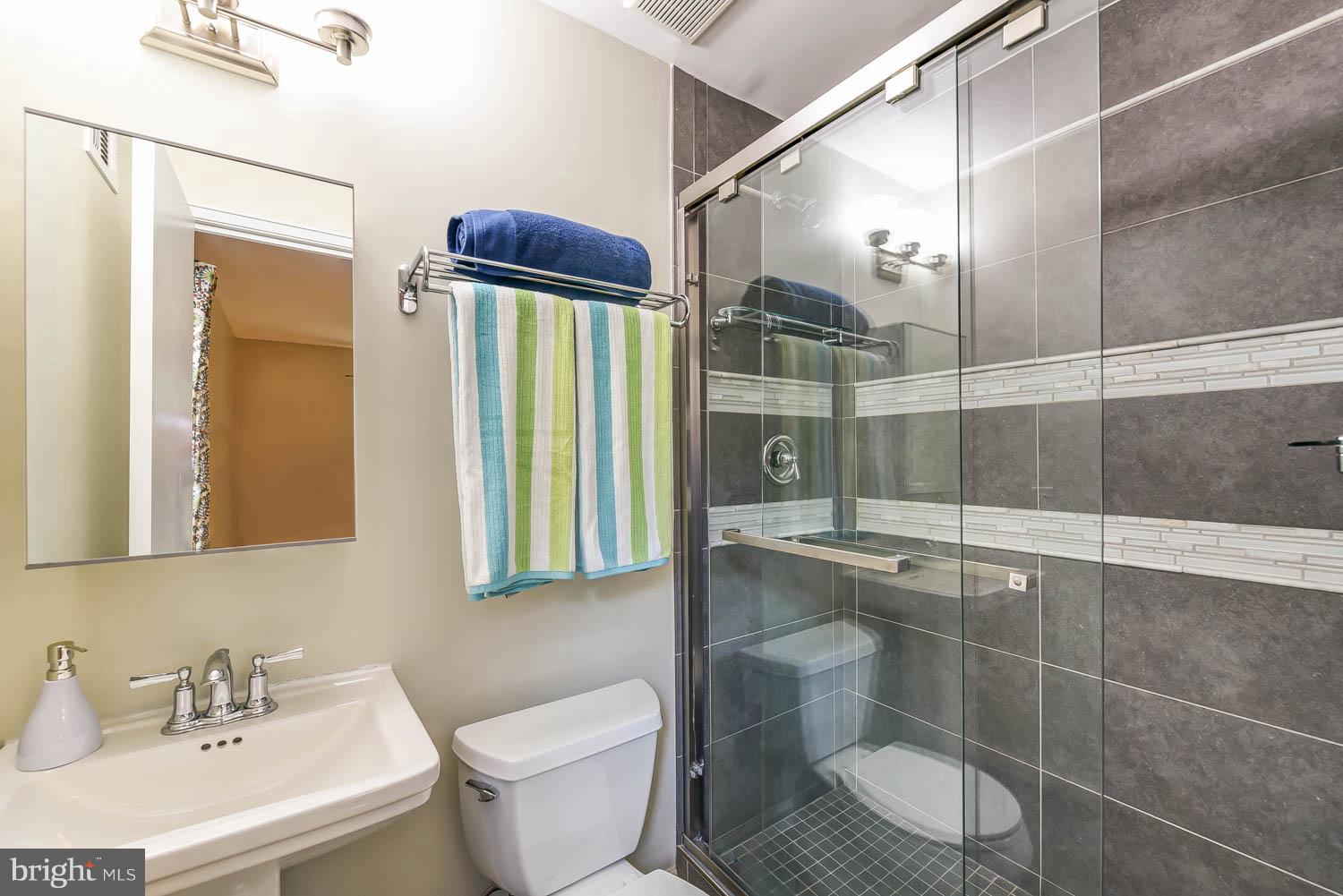 1129 Kalmia Road Northwest Washington, DC 20012 - Photo 14 of 30 Bath (Master)