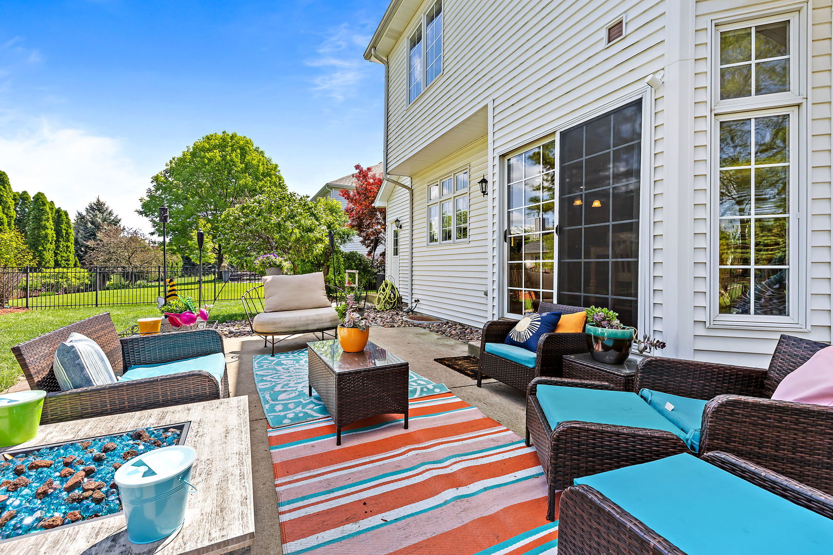 2531 Spartina Road Naperville, IL 60564 - Photo 28 of 39 a outdoor living space with patio furniture and a potted plant