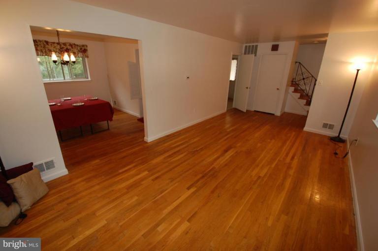 6824 Rolling Road Springfield, VA 22152 - Photo 2 of 17 Living Room