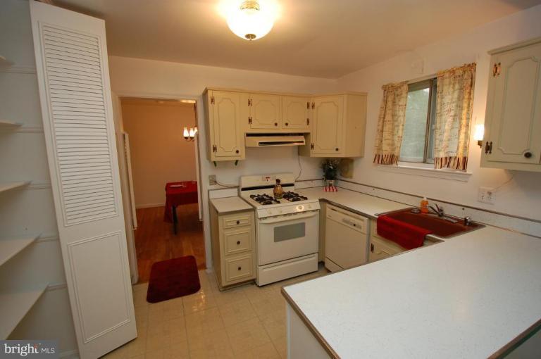 6824 Rolling Road Springfield, VA 22152 - Photo 5 of 17 Kitchen #2