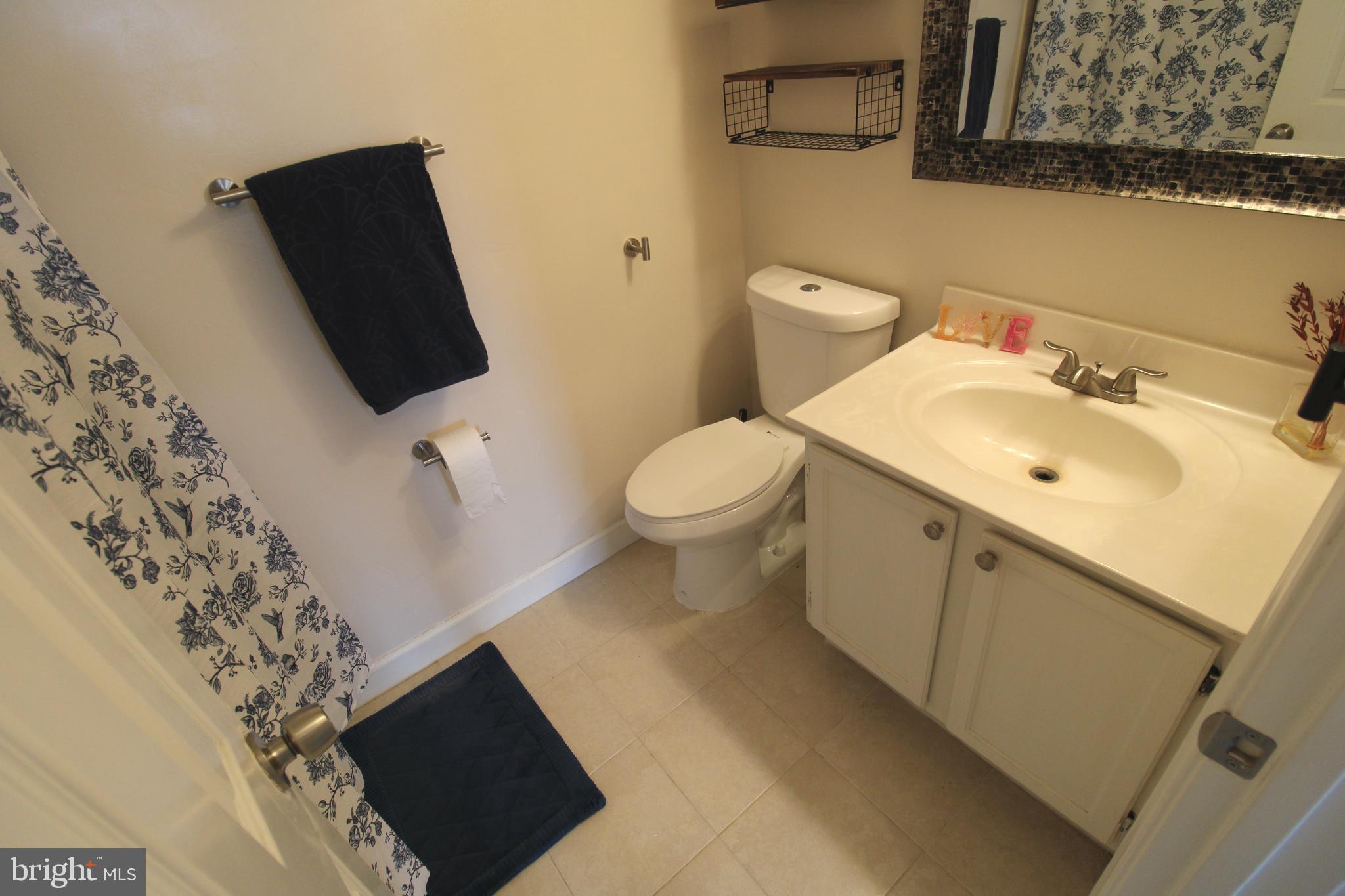 7863 Apache Ridge Court Manassas, VA 20109 - Photo 24 of 38 a bathroom with a toilet sink and mirror