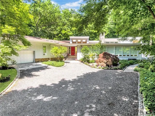 $2,350,000 | 5 Deerfield Lane, Mamaroneck, NY 10543