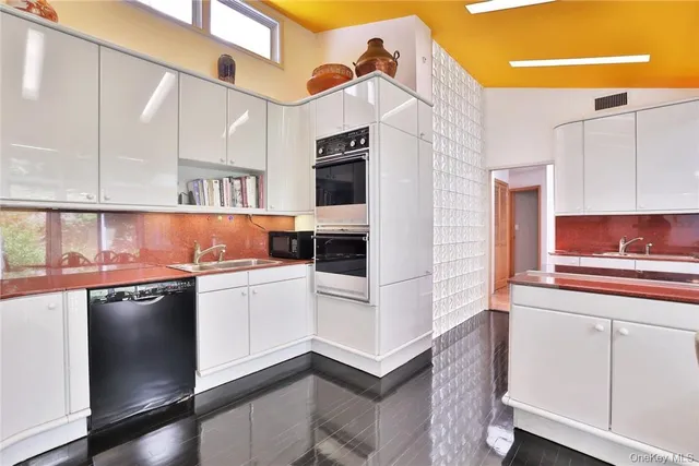 $2,400,000 | 5 Deerfield Lane, Mamaroneck, NY 10543