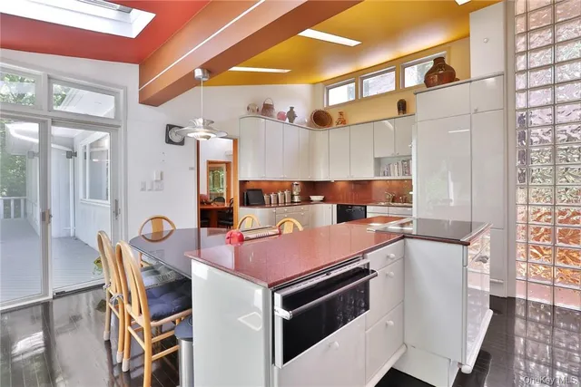 $2,400,000 | 5 Deerfield Lane, Mamaroneck, NY 10543