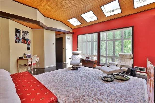 $2,400,000 | 5 Deerfield Lane, Mamaroneck, NY 10543