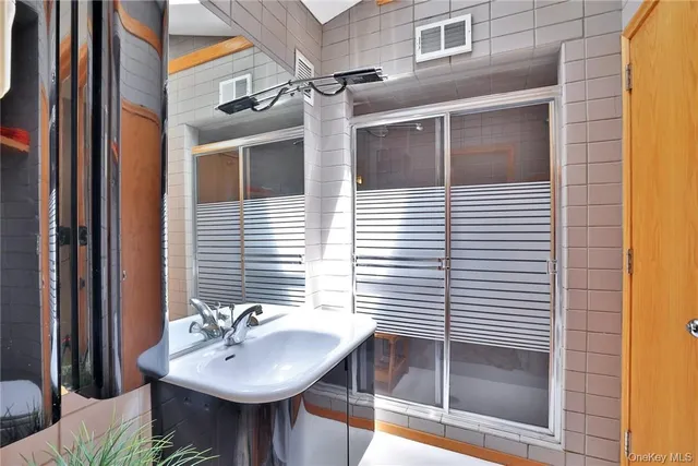 $2,400,000 | 5 Deerfield Lane, Mamaroneck, NY 10543