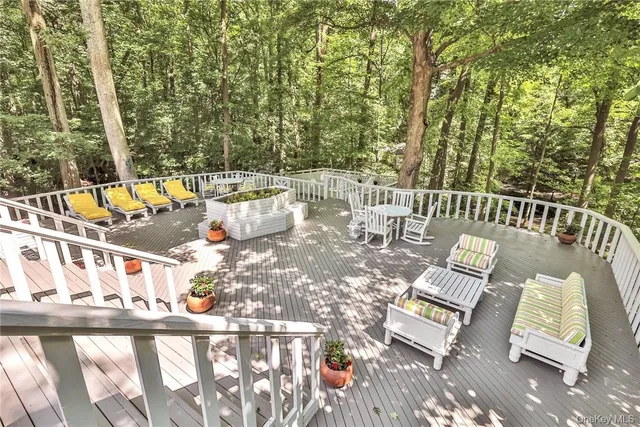 $2,400,000 | 5 Deerfield Lane, Mamaroneck, NY 10543