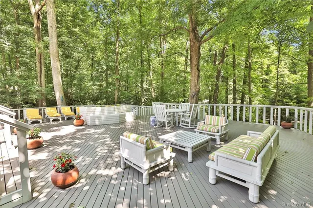 $2,400,000 | 5 Deerfield Lane, Mamaroneck, NY 10543