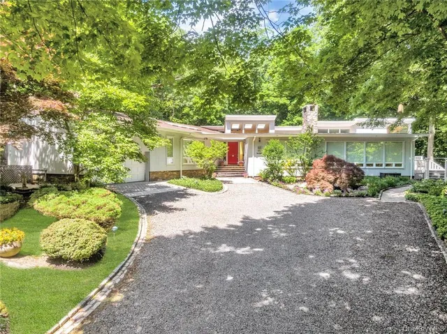 $2,400,000 | 5 Deerfield Lane, Mamaroneck, NY 10543