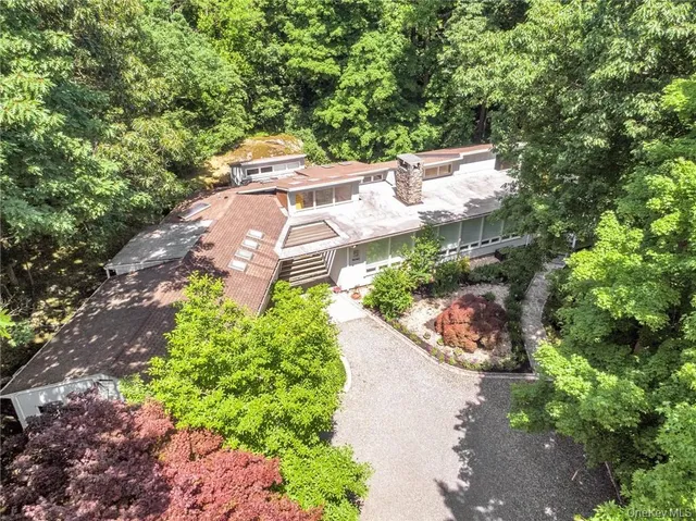 $2,400,000 | 5 Deerfield Lane, Mamaroneck, NY 10543