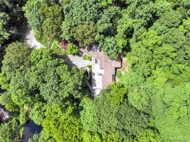 $2,400,000 | 5 Deerfield Lane, Mamaroneck, NY 10543