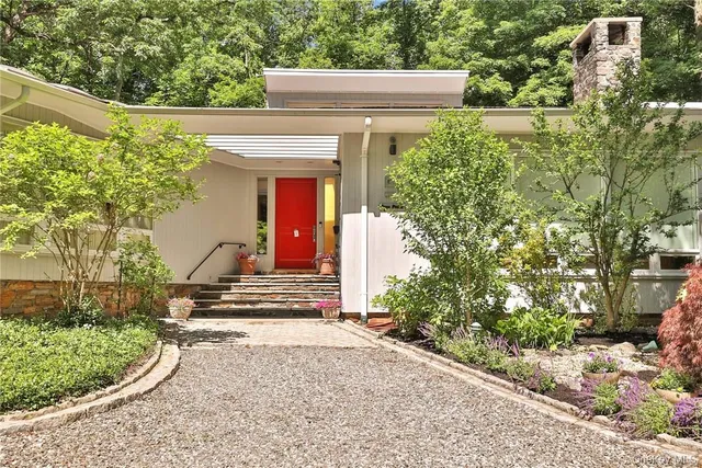 $2,400,000 | 5 Deerfield Lane, Mamaroneck, NY 10543