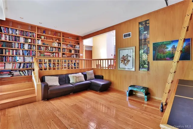 $2,400,000 | 5 Deerfield Lane, Mamaroneck, NY 10543