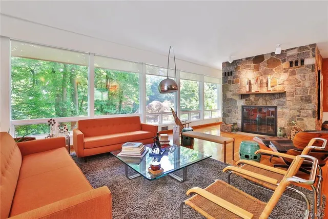 $2,400,000 | 5 Deerfield Lane, Mamaroneck, NY 10543