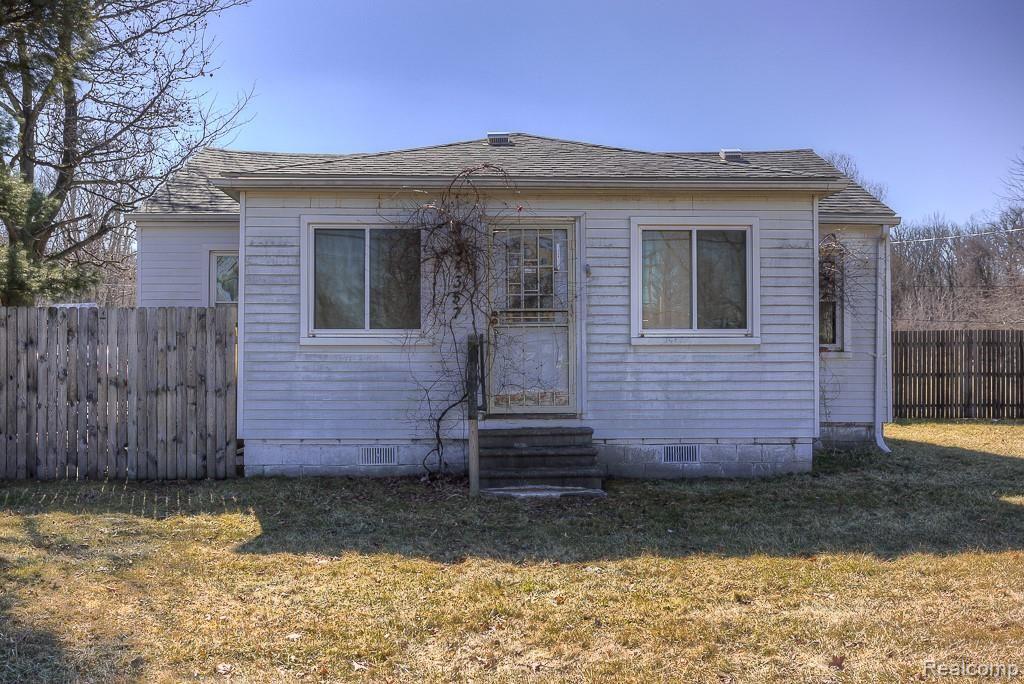 34357 Beverly Road Romulus, MI 48174 - Photo 1 of 30
