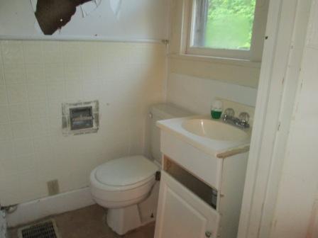 304 Friar Road Chattanooga, TN 37421 - Photo 8 of 11 MASTER BATH
