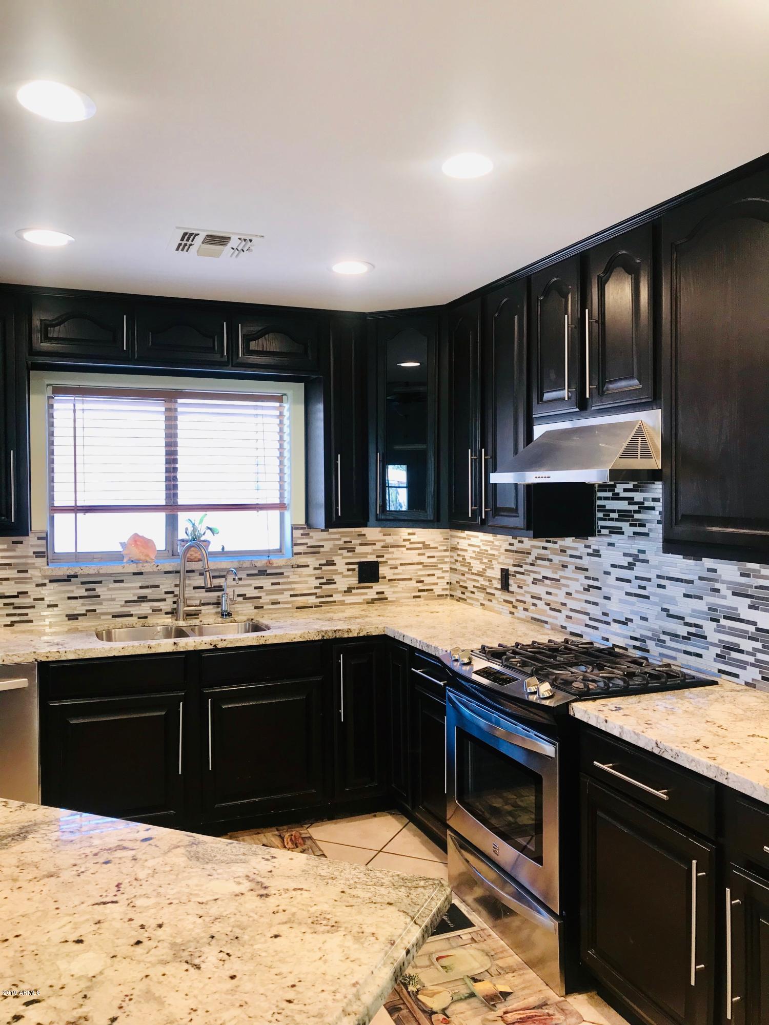 220 West Vineyard Road Phoenix, AZ 85041 - Photo 13 of 67 LOTS OF ROOM