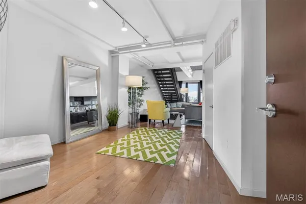 $585,000 | 915 Olive Street, Unit 1605, St. Louis, MO 63101