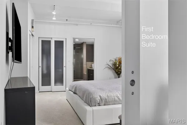 $585,000 | 915 Olive Street, Unit 1605, St. Louis, MO 63101