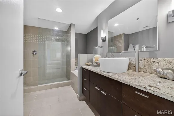 $585,000 | 915 Olive Street, Unit 1605, St. Louis, MO 63101