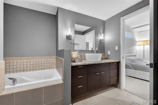 $585,000 | 915 Olive Street, Unit 1605, St. Louis, MO 63101