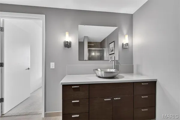 $585,000 | 915 Olive Street, Unit 1605, St. Louis, MO 63101