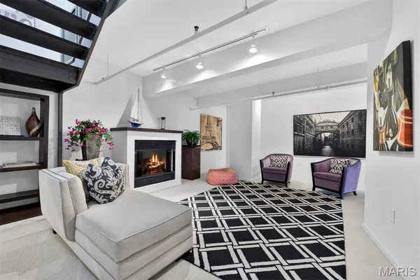 $585,000 | 915 Olive Street, Unit 1605, St. Louis, MO 63101