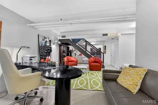 $585,000 | 915 Olive Street, Unit 1605, St. Louis, MO 63101