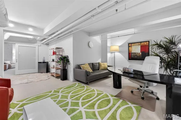 $585,000 | 915 Olive Street, Unit 1605, St. Louis, MO 63101