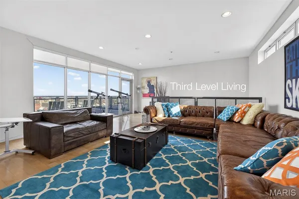 $585,000 | 915 Olive Street, Unit 1605, St. Louis, MO 63101