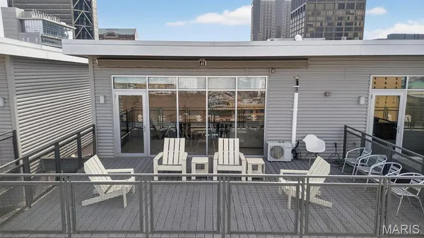 $585,000 | 915 Olive Street, Unit 1605, St. Louis, MO 63101